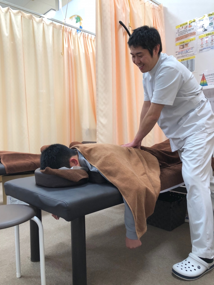 イーグル整骨院　ヨークタウン利府野中店　施術